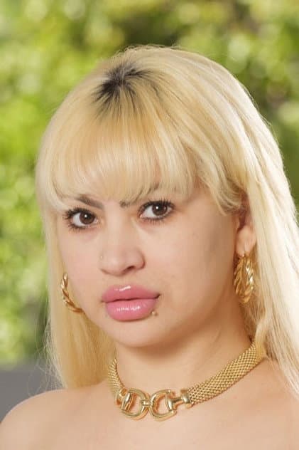 Nadia Mia