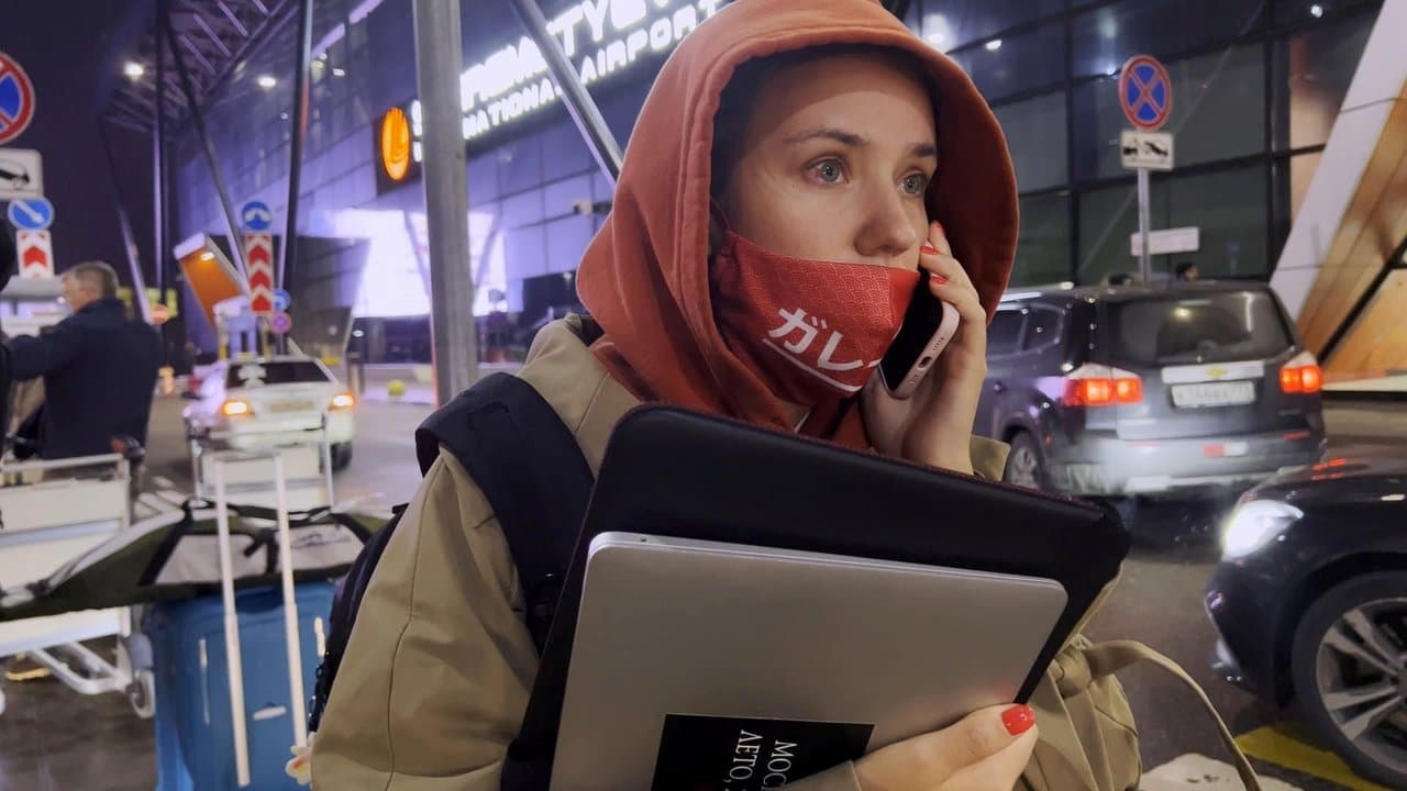 My Undesirable Friends: Part I - Last Air in Moscow