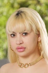Nadia Mia