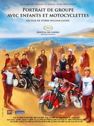 Portrait de groupe avec enfants et motocyclettes
