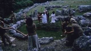 Clip o ddechrau'r ffilm arswyd wych "O'r Ddaear Hen" (1981)