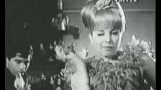 VIOLETA RIVAS - Deja que sigan ( clip de la pelicula)
