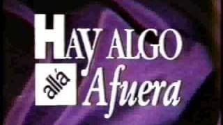 SINOPSIS HAY ALGO ALLA AFUERA