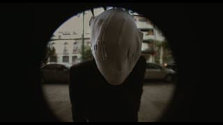 Tras la ventana / Through the Window