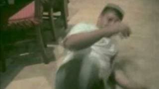 UNA SILUETA EN LA OSCURIDAD trailer