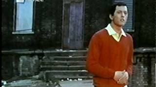 PALITO ORTEGA - Carlitos Chaplin  ( año 1966 del film  El Rey en Londres )