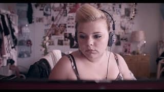 SITTING NEXT TO ZOE - offizieller Trailer
