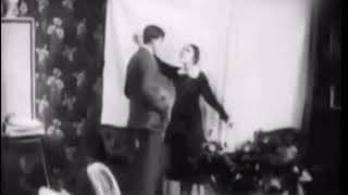 Закованная фильмой 1918г  Владимир Маяковский